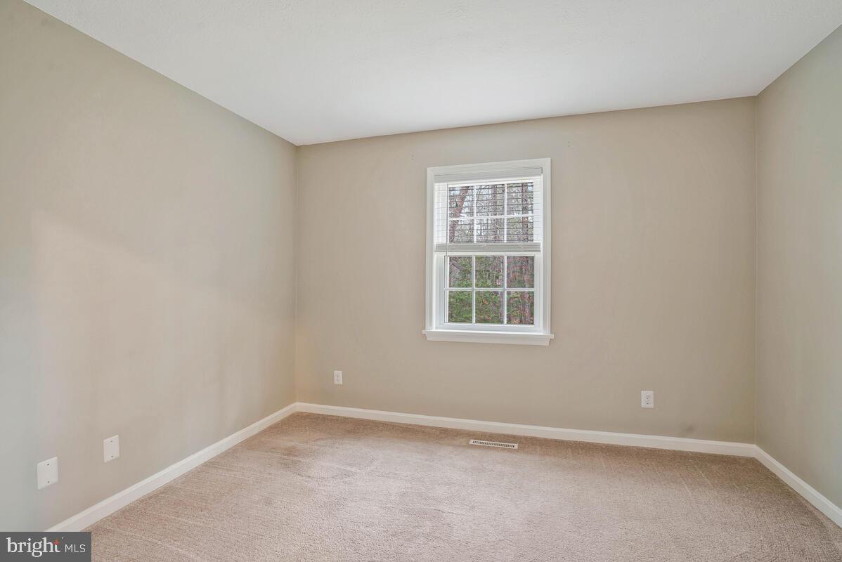 44576 Cedar Court California, MD 20619 - Photo 26 of 45 an empty room with a window