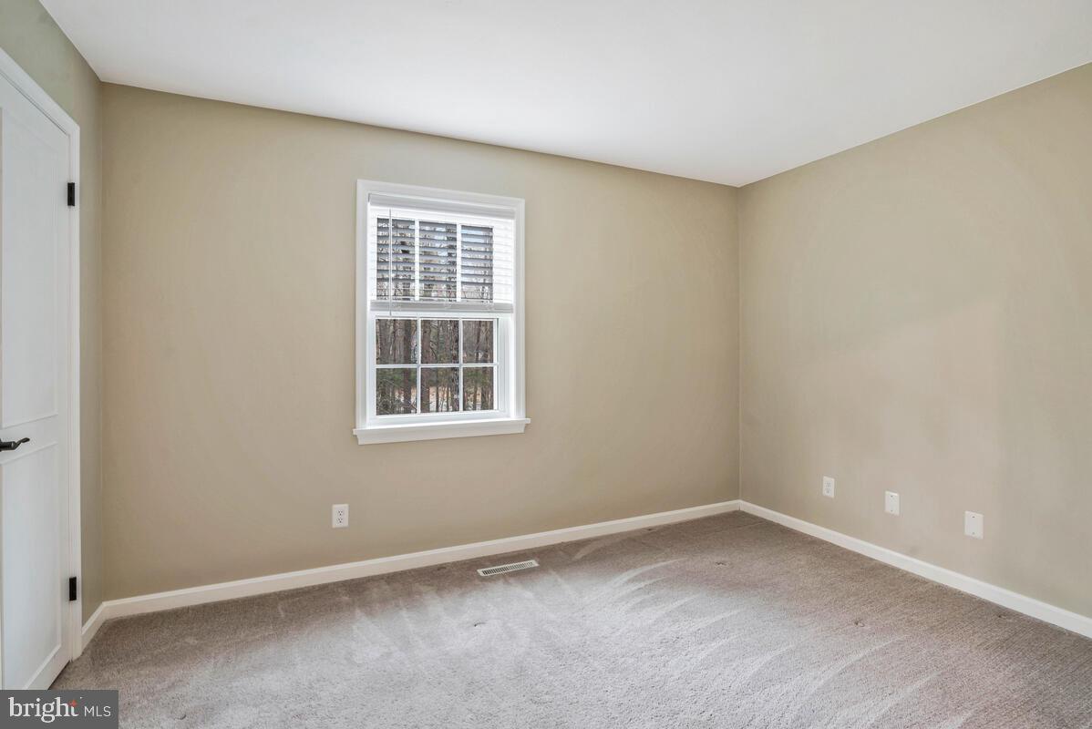44576 Cedar Court California, MD 20619 - Photo 28 of 45 an empty room with a window