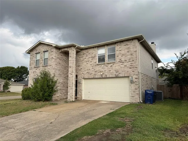 a front view of house with yard