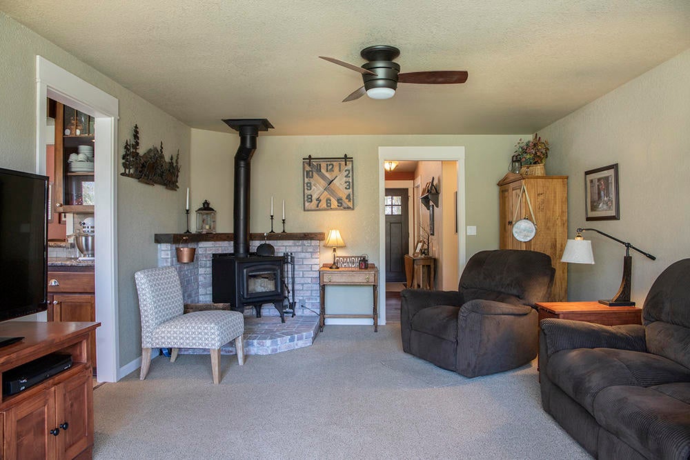6111 Donaldson Road Grants Pass, OR 97526 - Photo 11 of 42 11