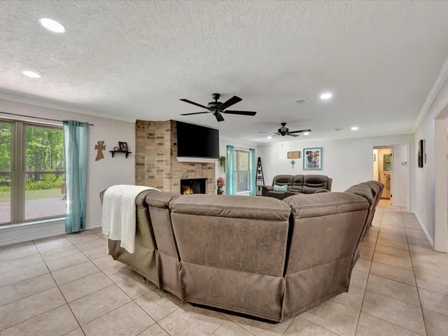 $289,000 | 408 West Eucalyptus St Village Mills, Village Mills, TX 77663