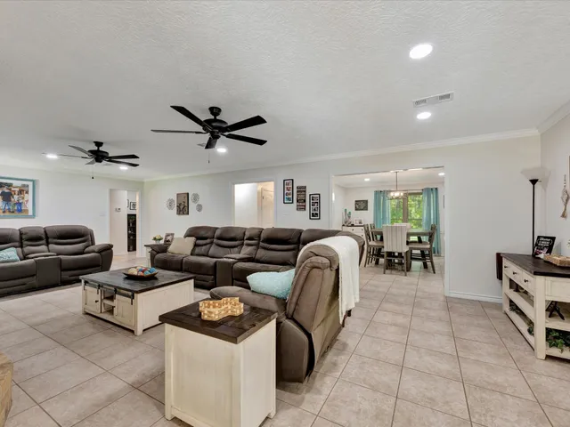 $289,000 | 408 West Eucalyptus St Village Mills, Village Mills, TX 77663