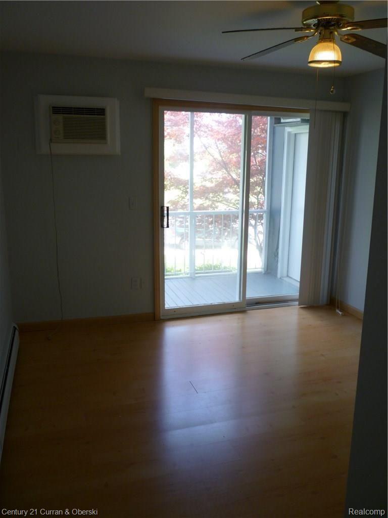 2419 Riverside, Unit 206B Trenton, MI 48183 - Photo 10 of 21 P1030137.JPG