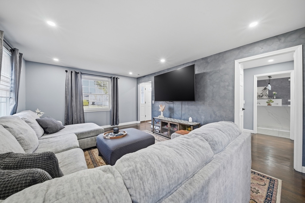 24 Hunters Lane Nashua, NH 03063 - Photo 12 of 42