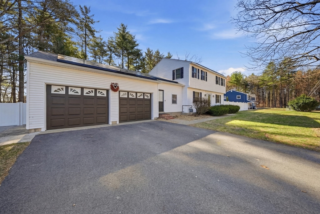 24 Hunters Lane Nashua, NH 03063 - Photo 2 of 42