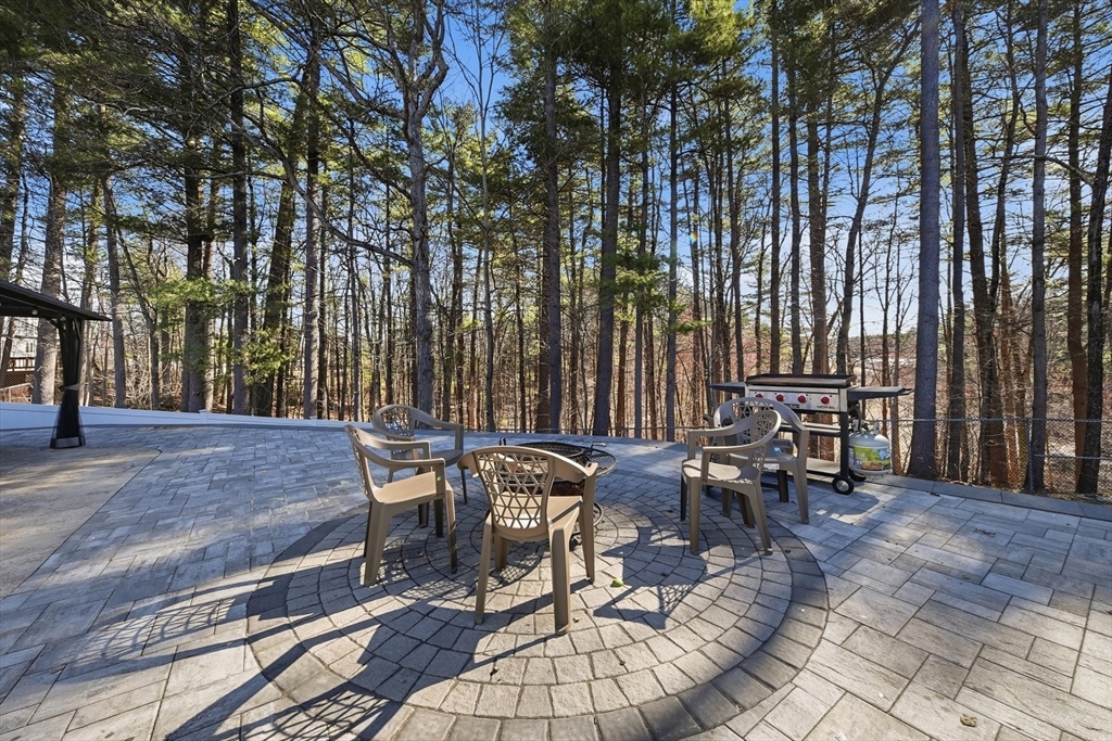 24 Hunters Lane Nashua, NH 03063 - Photo 31 of 42