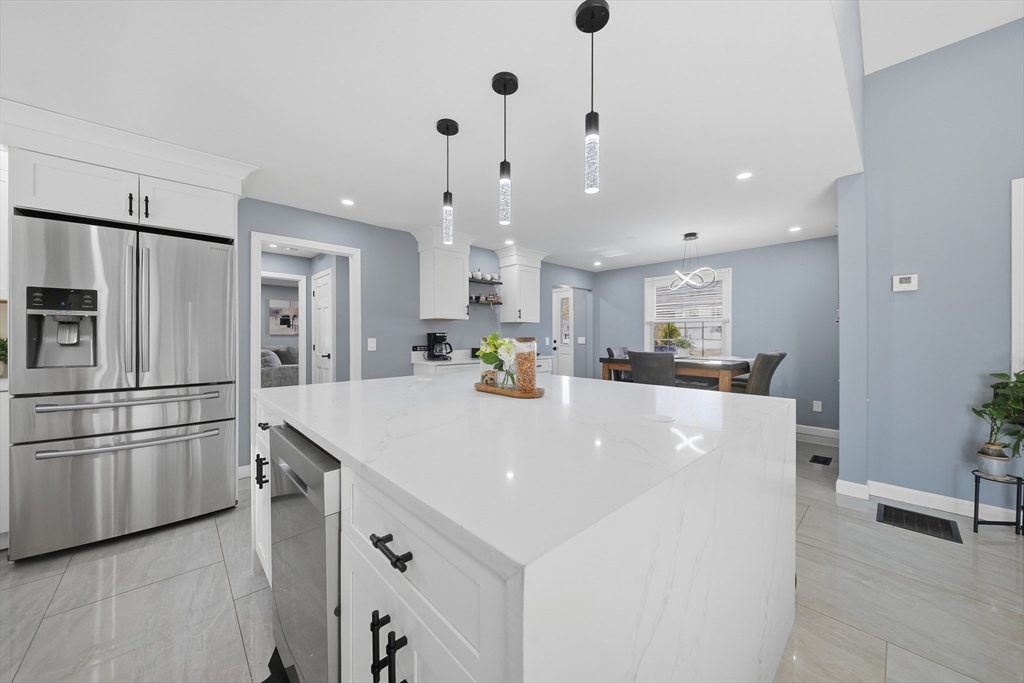 24 Hunters Lane Nashua, NH 03063 - Photo 4 of 42