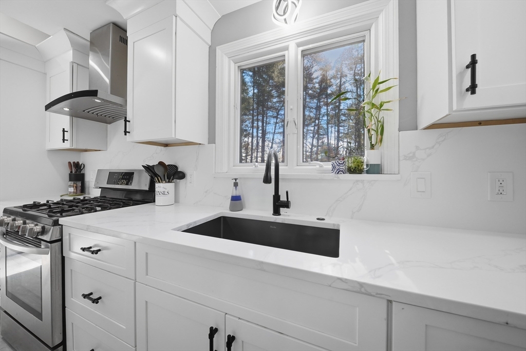 24 Hunters Lane Nashua, NH 03063 - Photo 5 of 42