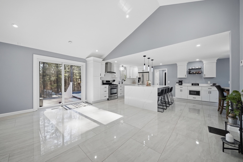 24 Hunters Lane Nashua, NH 03063 - Photo 8 of 42