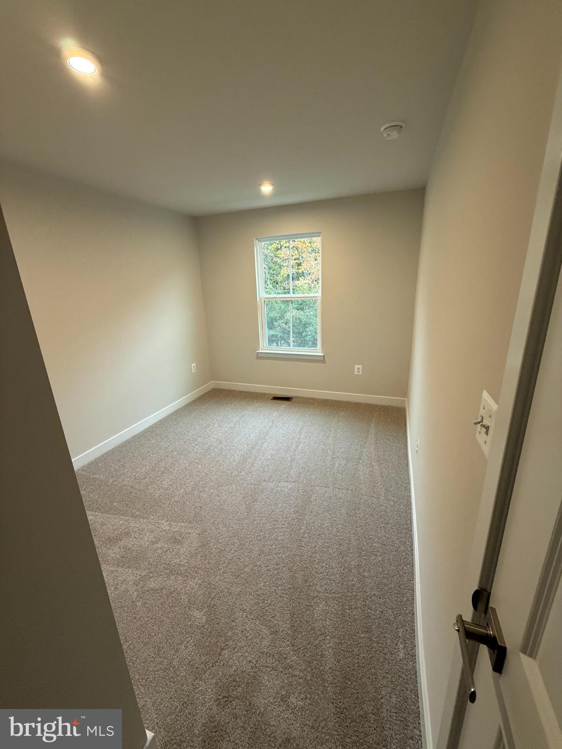 6932 Braxton Springs Way Spotsylvania, VA 22553 - Photo 24 of 33 an empty room with windows