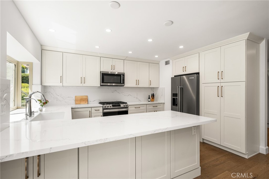 8 Moon Shadow, Unit 8 Irvine, CA 92603 - Photo 17 of 41