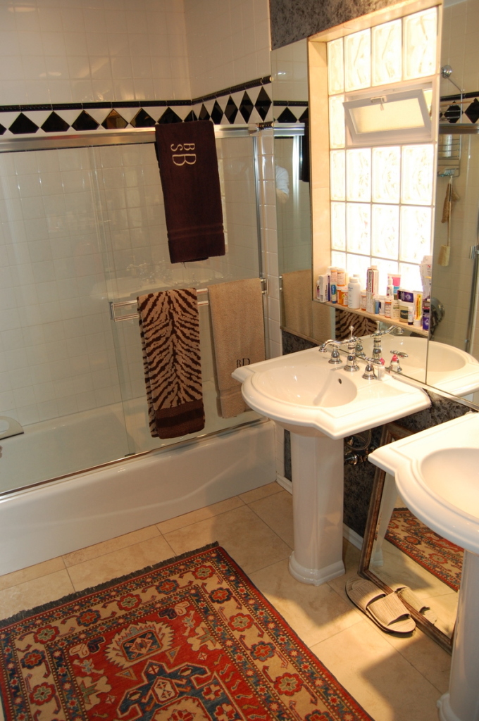 515 East Osborn Road Phoenix, AZ 85012 - Photo 13 of 20 Dual Pedestal Sinks
