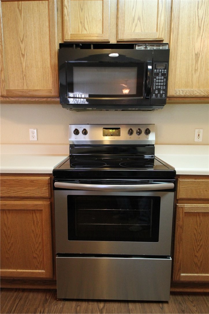 9600 Magna Carta Loop, Unit 177 Austin, TX 78754 - Photo 12 of 25 a stove top oven sitting inside of a kitchen