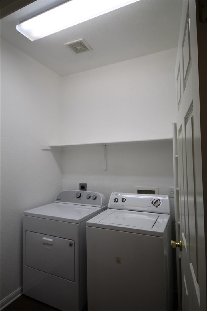 9600 Magna Carta Loop, Unit 177 Austin, TX 78754 - Photo 9 of 25 a utility room with dryer and washer