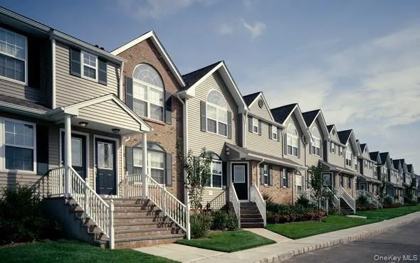 $3,360 | 170 Horizon View Drive, Unit 127, Farmingville, NY 11738