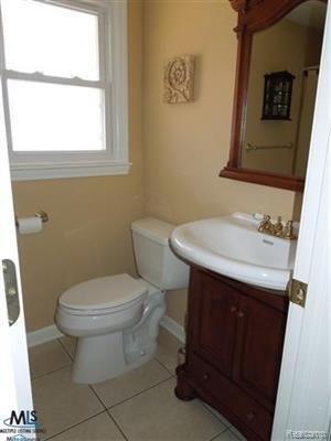 865 Fieldstone Court Rochester, MI 48309 - Photo 15 of 27 15.JPG