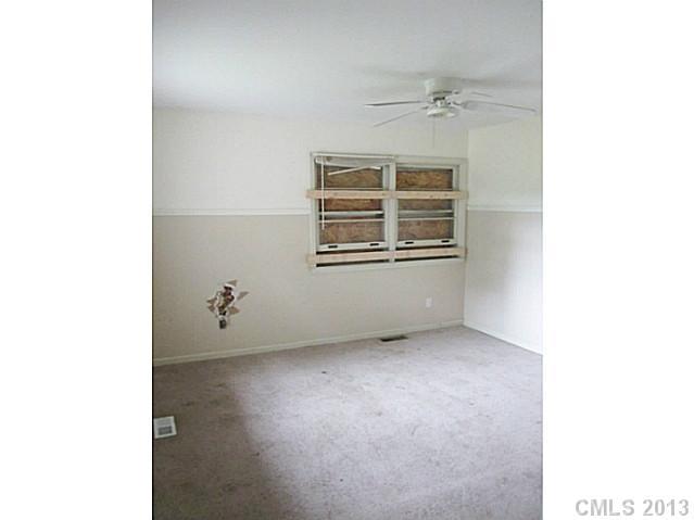 127 East Old Limestone Road York, SC 29745 - Photo 4 of 12 Gallery Image 4
