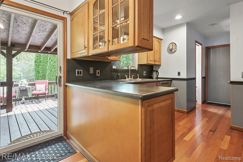 22410 Power Road Farmington, MI 48336 - Photo 8 of 52