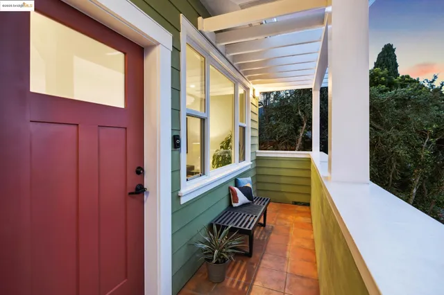 $1,950,000 | 667 Alcatraz Avenue, Oakland, CA 94609