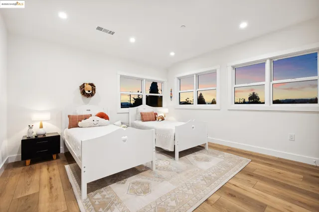 $1,950,000 | 667 Alcatraz Avenue, Oakland, CA 94609