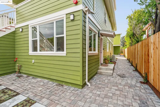 $1,950,000 | 667 Alcatraz Avenue, Oakland, CA 94609