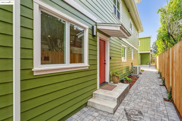 $1,950,000 | 667 Alcatraz Avenue, Oakland, CA 94609