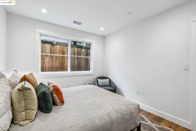 $1,950,000 | 667 Alcatraz Avenue, Oakland, CA 94609