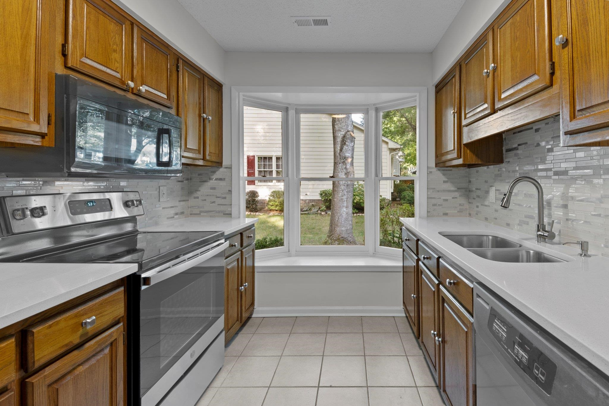 2638 Cottage Circle Raleigh, NC 27613 - Photo 3 of 24 Wow!