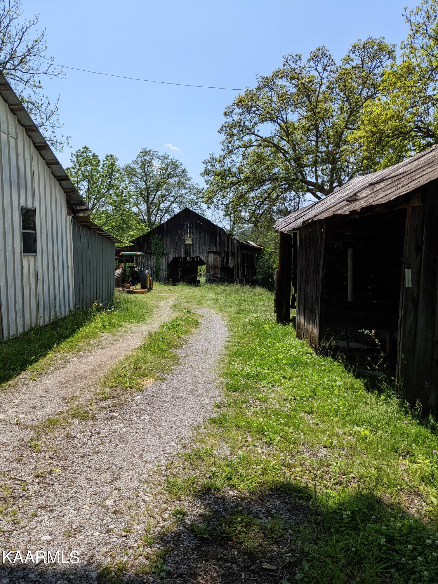 9703 Hill Road Knoxville, TN 37938 - Photo 14 of 27 PXL_20220511_182205610.MP