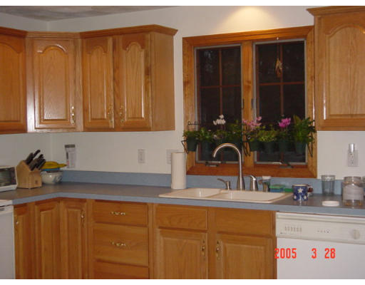 156 Van Norden Road Reading, MA 01867 - Photo 5 of 10 Gallery Image 5