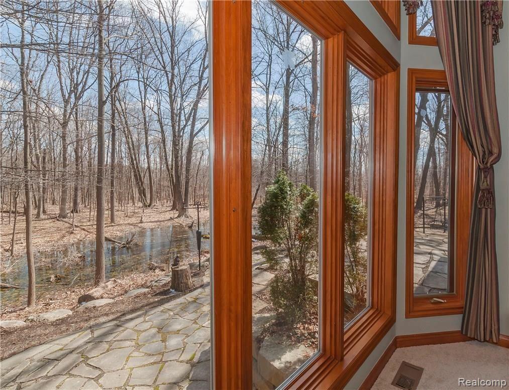 60558 Pennington Way Rochester, MI 48306 - Photo 10 of 50 Wooded Views