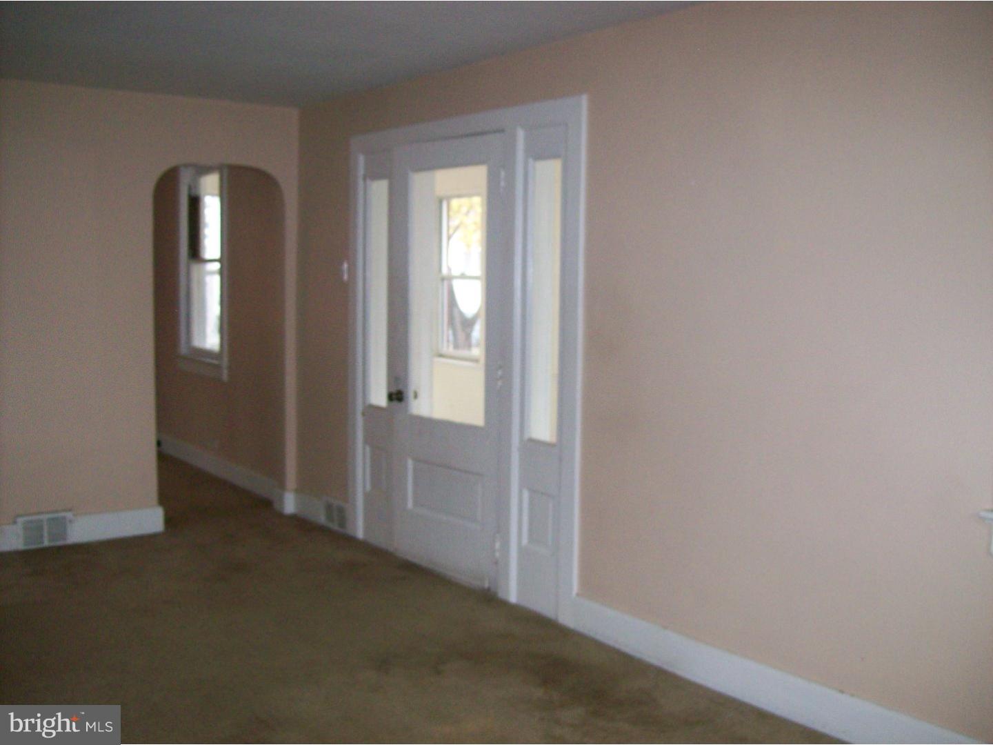115 Jefferson Street Riverside, NJ 08075 - Photo 4 of 17 Living Room