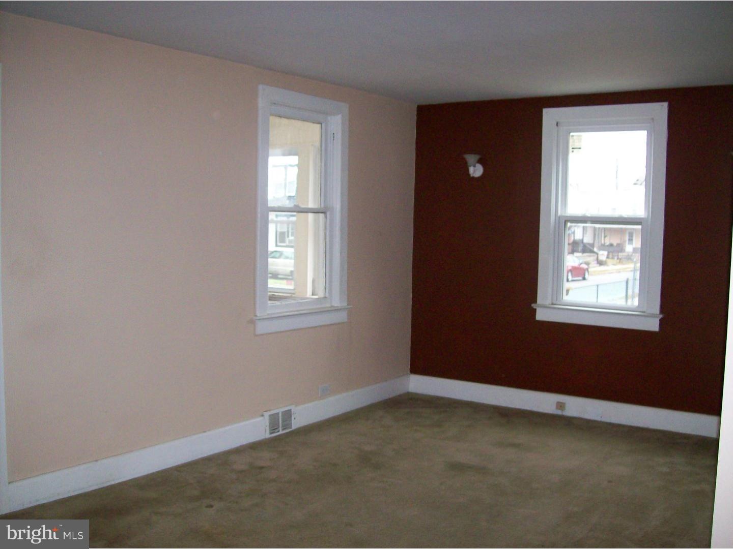 115 Jefferson Street Riverside, NJ 08075 - Photo 5 of 17 Living Room