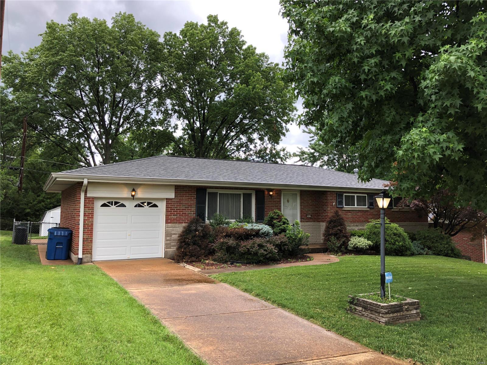 9839 Ridgely Lane St. Louis, MO 63123 - Photo 2 of 27 Gallery Image 2