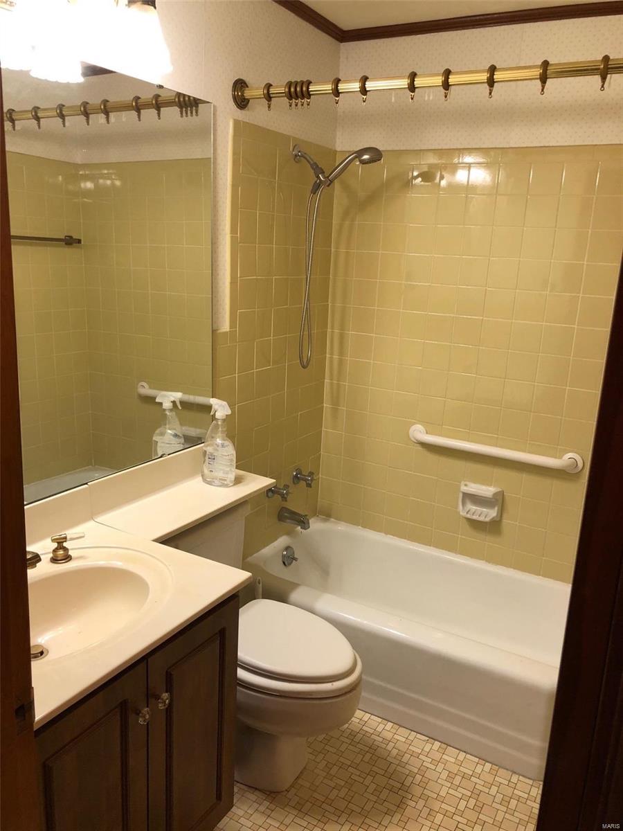 9839 Ridgely Lane St. Louis, MO 63123 - Photo 16 of 27 Gallery Image 16