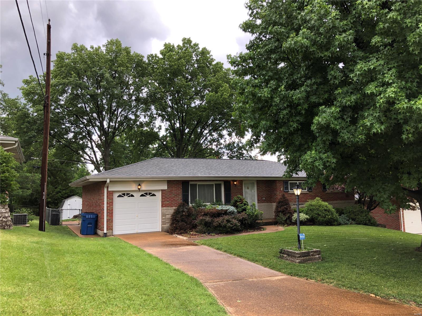 9839 Ridgely Lane St. Louis, MO 63123 - Photo 3 of 27 Gallery Image 3