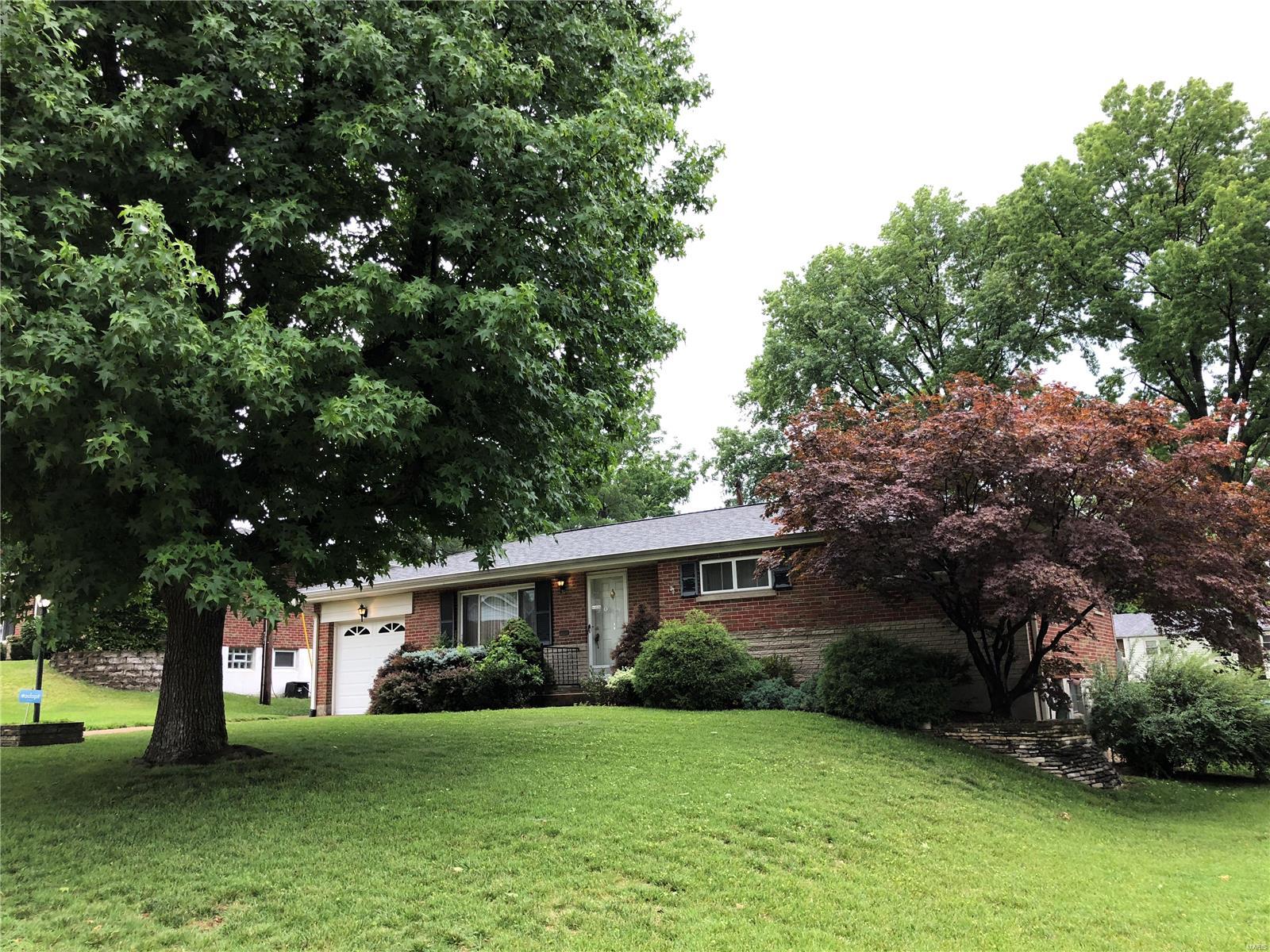 9839 Ridgely Lane St. Louis, MO 63123 - Photo 4 of 27 Gallery Image 4