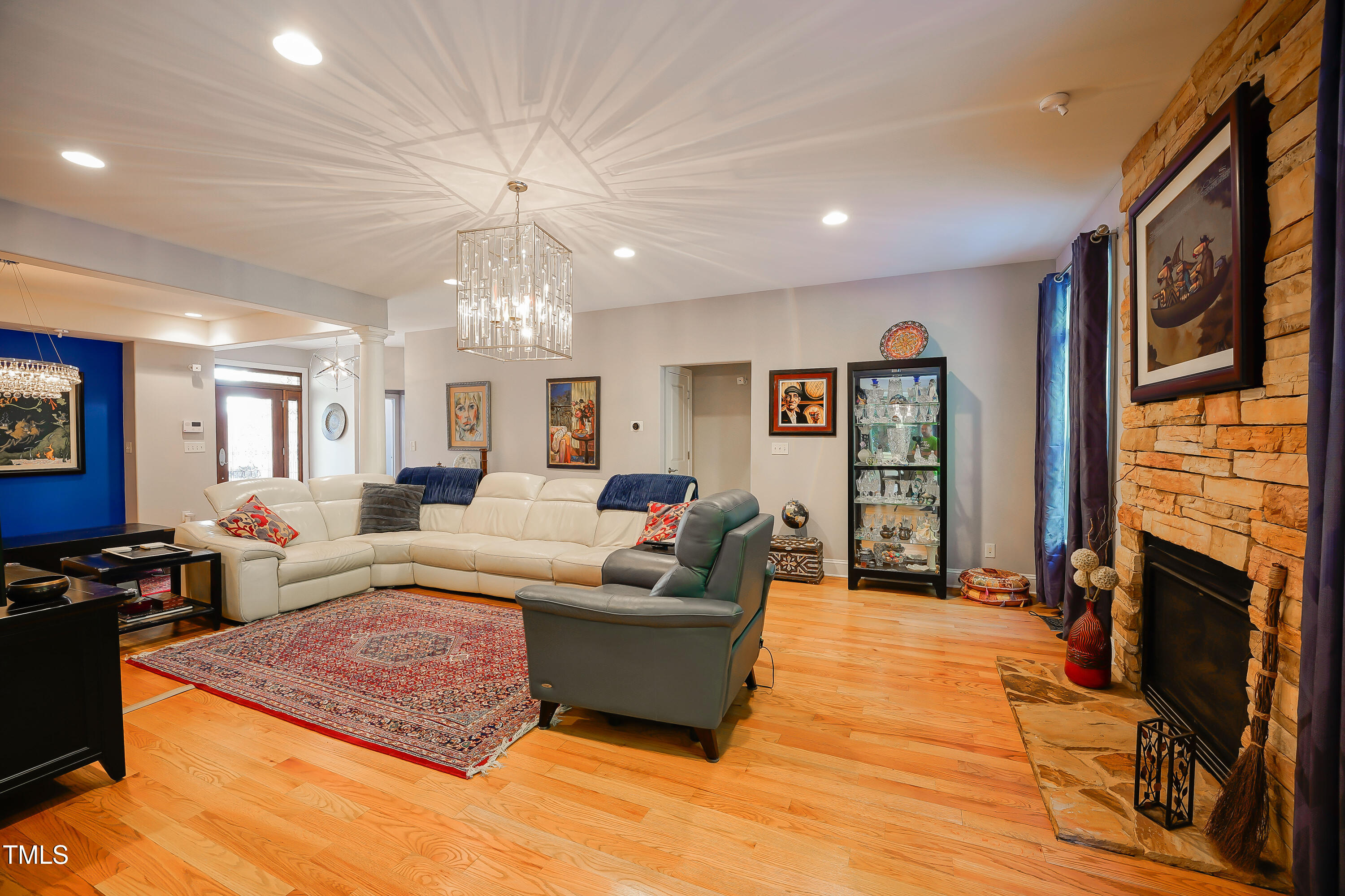 8104 Last Oak Court Raleigh, NC 27613 - Photo 5 of 26 20241023-_DSC7822