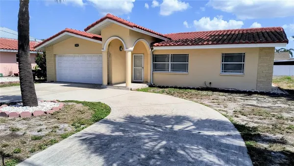 $3,300 | 3001 Gulf Boulevard, Belleair Beach, FL 33786