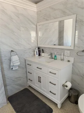 $3,300 | 3001 Gulf Boulevard, Belleair Beach, FL 33786