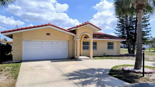 $3,300 | 3001 Gulf Boulevard, Belleair Beach, FL 33786
