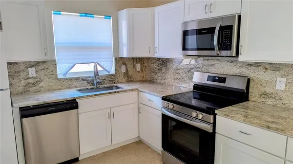 $3,300 | 3001 Gulf Boulevard, Belleair Beach, FL 33786