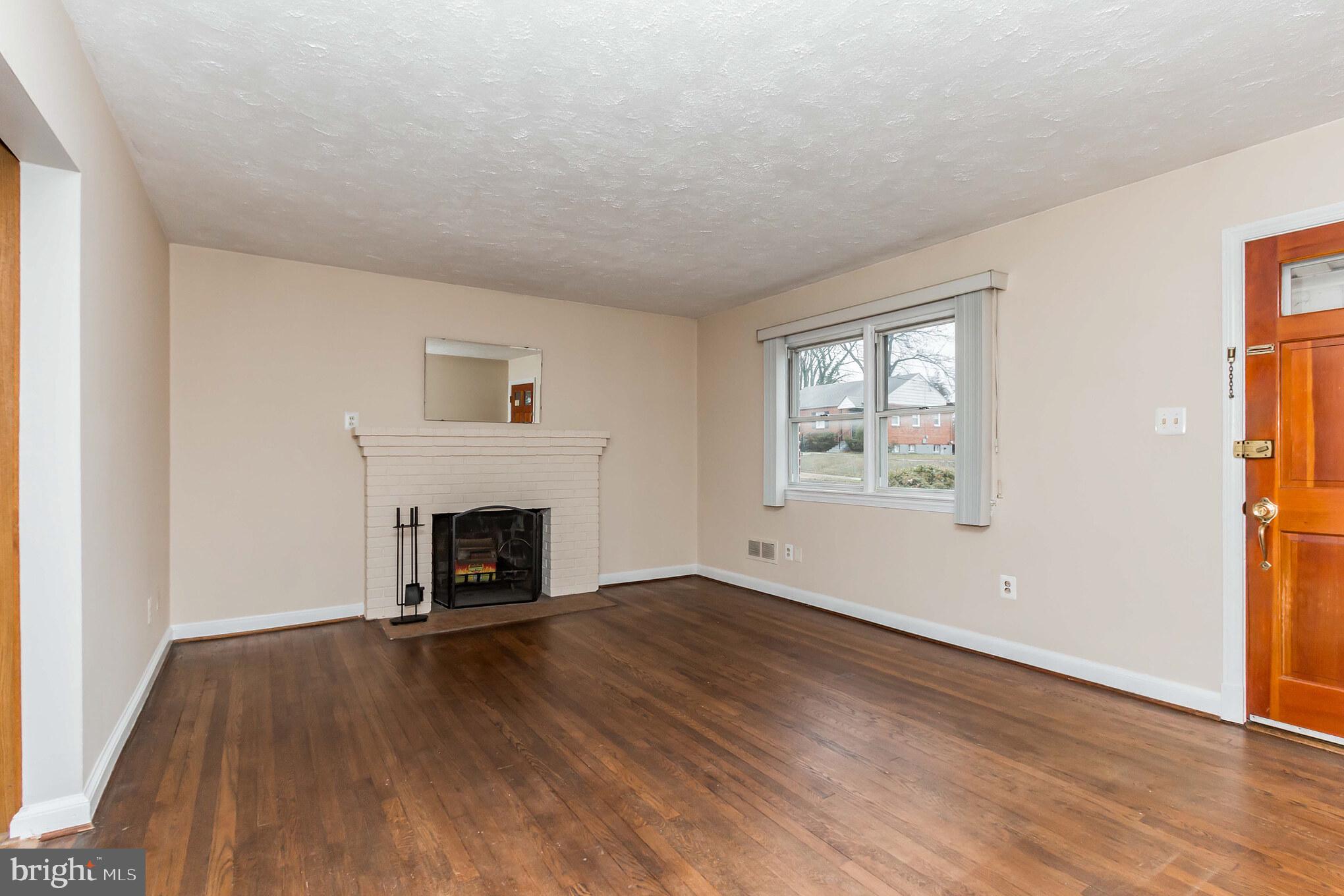 10504 Inwood Avenue Silver Spring, MD 20902 - Photo 4 of 30 Gallery Image 4