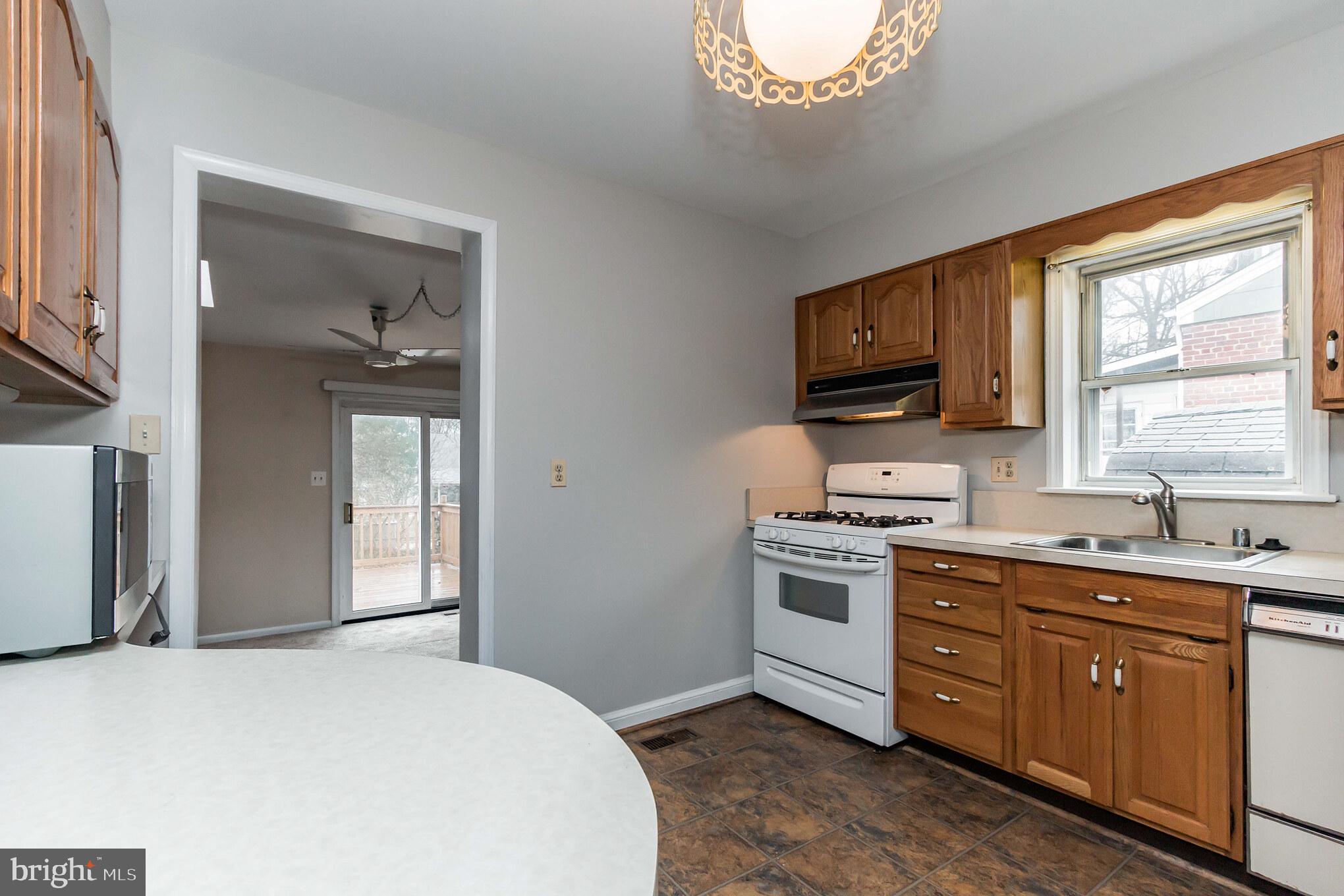 10504 Inwood Avenue Silver Spring, MD 20902 - Photo 7 of 30 Gallery Image 7