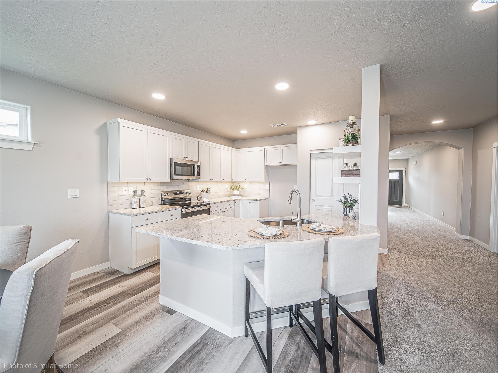 406 Stardust Court Grandview, WA 98930 - Photo 4 of 17 Gallery Image 4