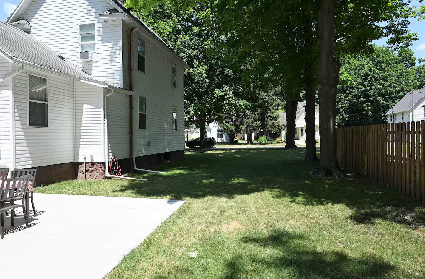402 Jefferson Street Cassopolis, MI 49031 - Photo 3 of 37 402jefferson_ext2a
