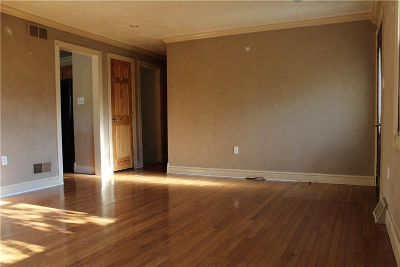 346 Reese Road Washington, PA 15301 - Photo 13 of 25 Living Room