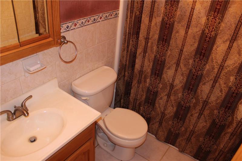 346 Reese Road Washington, PA 15301 - Photo 19 of 25 Main Bath