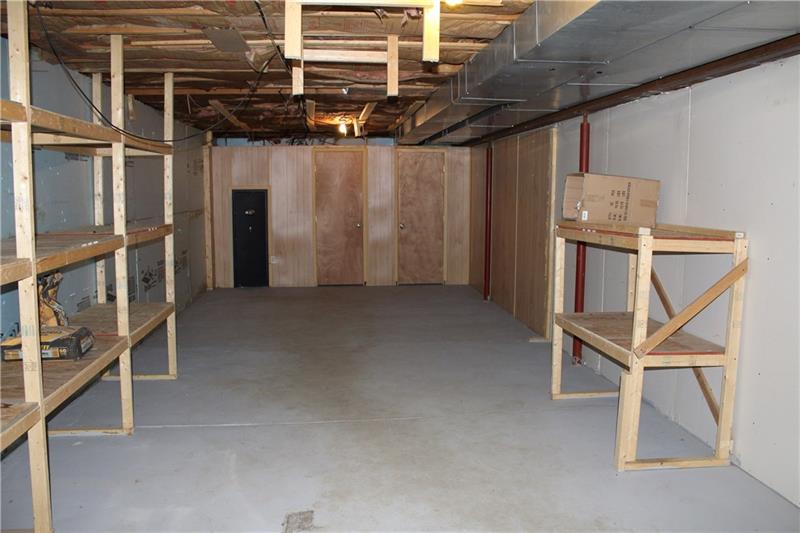 346 Reese Road Washington, PA 15301 - Photo 22 of 25 Tons of storage and extra built ins!