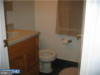 3551 Teton Road Philadelphia, PA 19154 - Photo 8 of 11 Bathroom